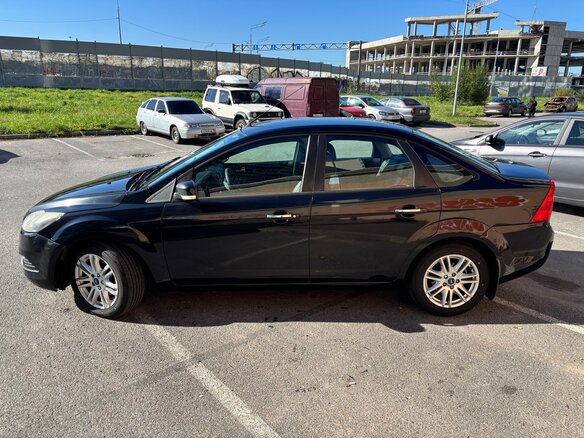 2010 Ford Focus II Рестайлинг, чёрный, 400000 рублей - вид 5