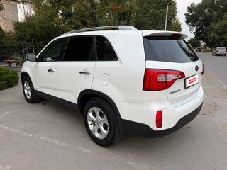 2012 Kia Sorento II Рестайлинг, белый, 1750000 рублей, вид 5