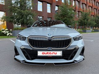 2024 BMW 5 серии 520i VIII (G60/G61/G68), серый, 7850000 рублей, вид 5