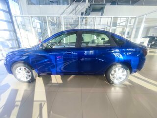 2026 Lada (ВАЗ) Vesta I Рестайлинг (NG), синий, 1705000 рублей, вид 4