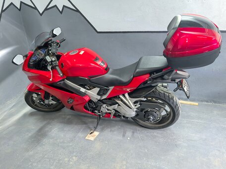 2015 Honda VFR 800, красный, 730000 рублей, вид 3