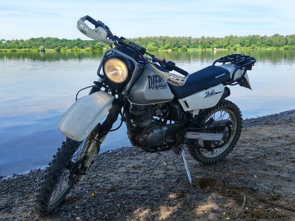 1990 Suzuki Djebel 200, белый, 185000 рублей