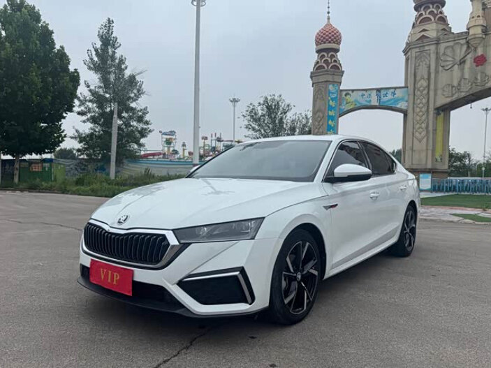 Открыть фотографии: Skoda Octavia IV (A8)