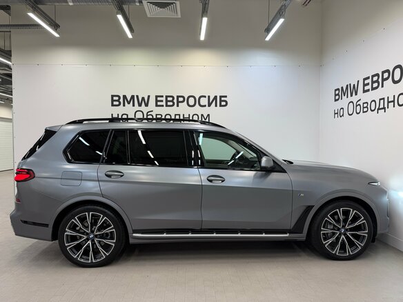 2022 BMW X7 40d I (G07) Рестайлинг, серый, 11900000 рублей - вид 4