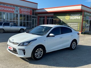 2017 Kia Rio IV, белый, 900000 рублей, вид 2