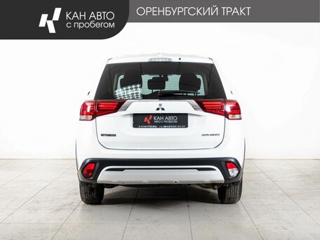 2019 Mitsubishi Outlander III Рестайлинг 3, белый, 2050000 рублей, вид 4