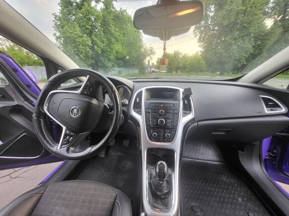 2013 Opel Astra GTC J Рестайлинг, фиолетовый, 1000000 рублей - вид 5