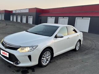 2015 Toyota Camry VII (XV50) Рестайлинг, белый, 2450000 рублей, вид 1