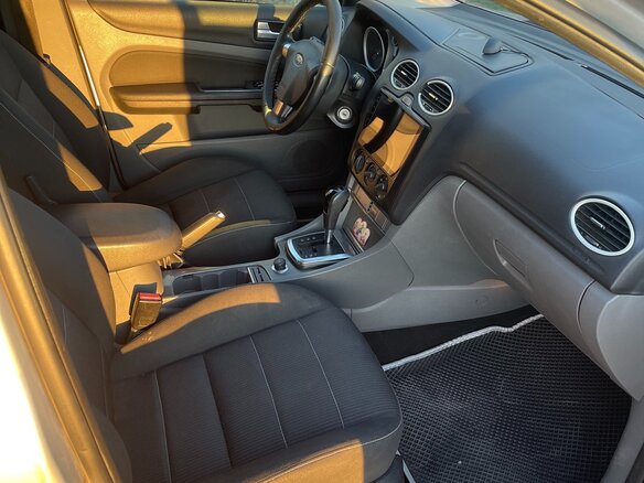 2011 Ford Focus II Рестайлинг, серебристый - вид 17