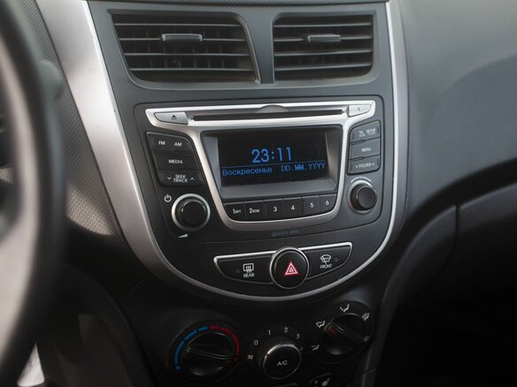 2014 Hyundai Solaris I Рестайлинг, белый, 580000 рублей - вид 16