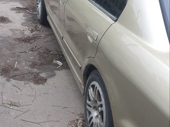 2000 Mitsubishi Galant VIII Рестайлинг, жёлтый, 150000 рублей - вид 2