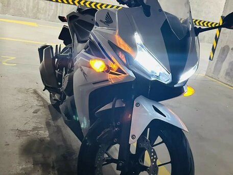 2017 Honda CBR 400R, белый, 530000 рублей, вид 5