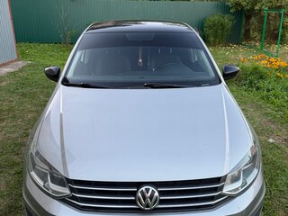 2018 Volkswagen Polo V Рестайлинг, серебристый, 1400000 рублей, вид 2