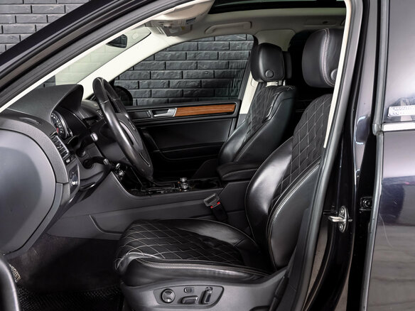 2016 Volkswagen Touareg II Рестайлинг, чёрный - вид 10