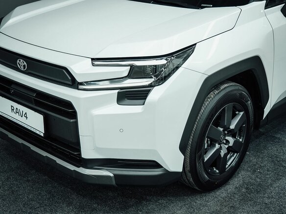 2026 Toyota RAV4 VI (XA60), белый, 4250000 рублей - вид 2