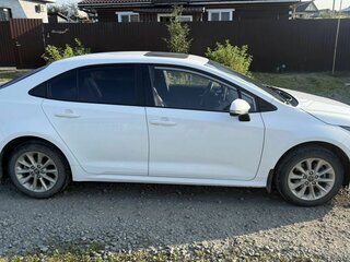 2022 Toyota Corolla XII (E210), белый, 2000000 рублей, вид 5