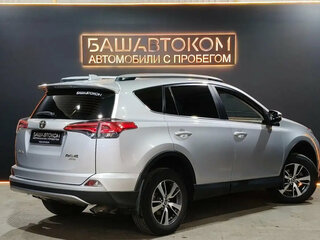 2017 Toyota RAV4 IV (XA40) Рестайлинг, серебристый, 2230000 рублей, вид 4
