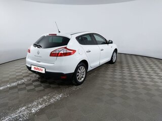 2011 Renault Megane III, белый, 500000 рублей, вид 5