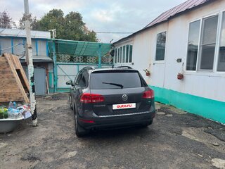 2010 Volkswagen Touareg II, серый, 1450000 рублей, вид 5