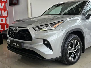 2021 Toyota Highlander IV (XU70), серебристый, 4849000 рублей, вид 3
