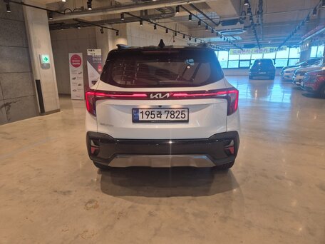 2022 Kia Seltos I Рестайлинг, белый, 2270000 рублей, вид 4