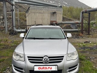 2008 Volkswagen Touareg I Рестайлинг, серебристый, 800000 рублей, вид 2