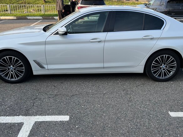 2019 BMW 5 серии 520d xDrive VII (G30/G31/G38), белый - вид 3
