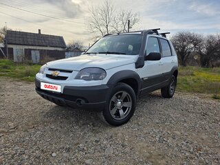 2017 Chevrolet Niva I Рестайлинг, белый, 620000 рублей, вид 3