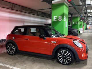 2021 Mini Hatch Cooper S III (F55/F56) Рестайлинг, оранжевый, 3700000 рублей, вид 3