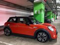 2021 Mini Hatch Cooper S III (F55/F56) Рестайлинг, оранжевый, 3700000 рублей - вид 2