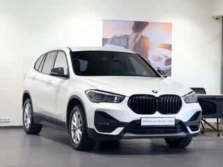 2020 BMW X1 20i xDrive II (F48) Рестайлинг, белый, 3570000 рублей, вид 3