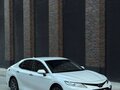 2021 Toyota Camry VIII (XV70) Рестайлинг, белый, 3400000 рублей - вид 3