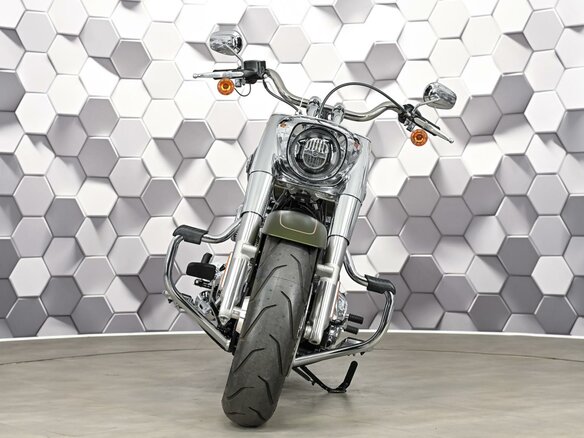 2022 Harley-Davidson Fat Boy, зелёный, 2599000 рублей - вид 4