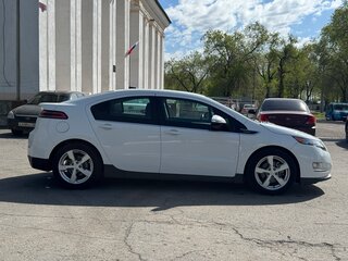 2013 Chevrolet Volt I, белый, 700000 рублей, вид 2
