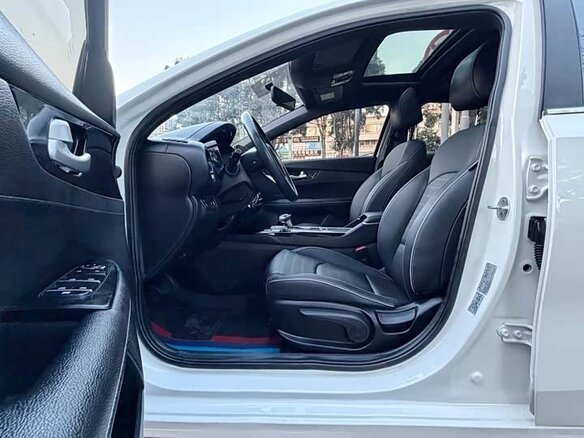 2023 Kia K3 II (China Market) Рестайлинг, белый - вид 5