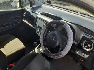 2019 Toyota Vitz III (XP130) Рестайлинг, белый, 1020000 рублей, вид 4