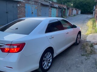 2012 Toyota Camry VII (XV50), белый, 1700000 рублей, вид 3