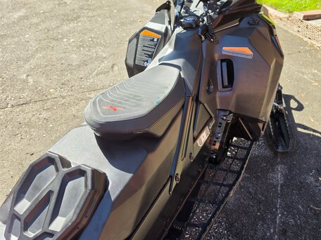 2023 BRP Ski-Doo Summit 850, чёрный, 1950000 рублей, вид 5
