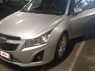 2013 Chevrolet Cruze I Рестайлинг, серебристый, 800000 рублей, вид 4
