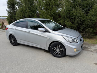 2013 Hyundai Solaris I, серебристый, 660000 рублей, вид 4