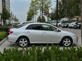 2011 Toyota Corolla X (E140, E150) Рестайлинг, серебристый, 1050000 рублей, вид 4