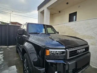 2025 Toyota Land Cruiser Prado (MHEV) 250 Series, чёрный, 10500000 рублей, вид 3