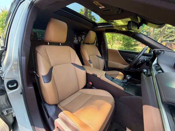 2021 Lexus ES 300h VII Рестайлинг, серый, 4150000 рублей - вид 9