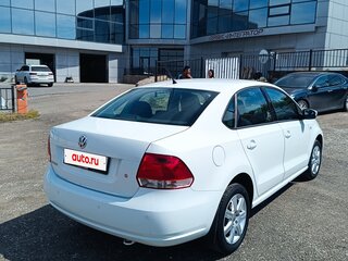 2014 Volkswagen Polo V, белый, 910000 рублей, вид 4