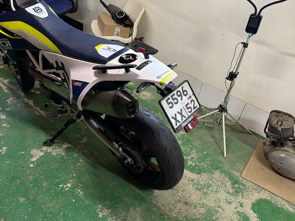 2016 Husqvarna 701 Supermoto, белый, 850000 рублей - вид 5