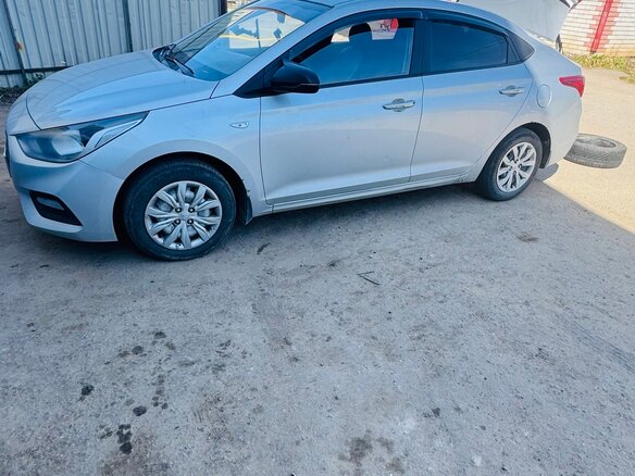 2017 Hyundai Solaris II, серебристый, 965000 рублей - вид 13