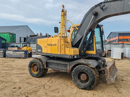 2012 Volvo EW, жёлтый, 3650000 рублей, вид 1