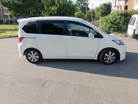 2009 Honda Freed I, белый, 740000 рублей, вид 2