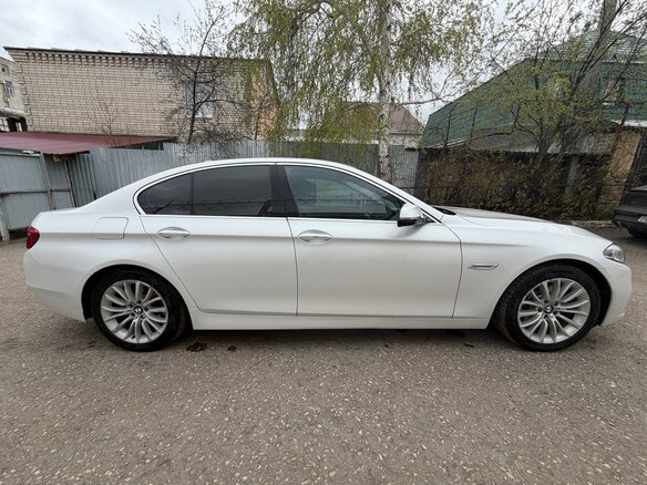 2016 BMW 5 серии 528i xDrive VI (F10/F11/F07) Рестайлинг, белый, 2200000 рублей - вид 5