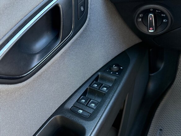 2020 SEAT Leon III Рестайлинг, белый, 1350000 рублей - вид 9